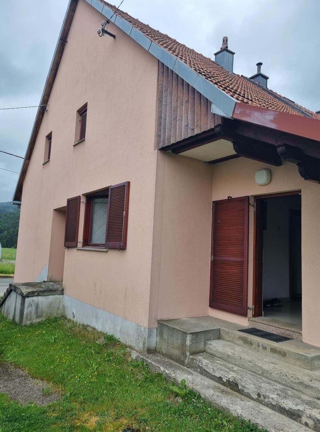 Samostojeća kuća 250 m², Ravna Gora